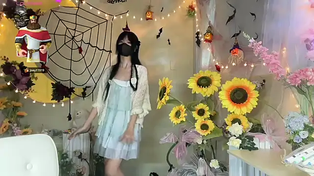 Snapshot of Your-Sunshine chatting on 25, 10, 2025 Your-Sunshine online show from 25, 10, 2025