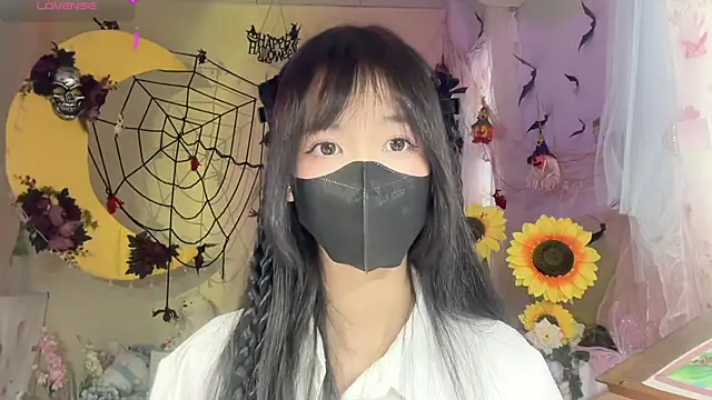 Snapshot of Your-Sunshine chatting on 4, 11, 2025 Your-Sunshine online show from 4, 11, 2025