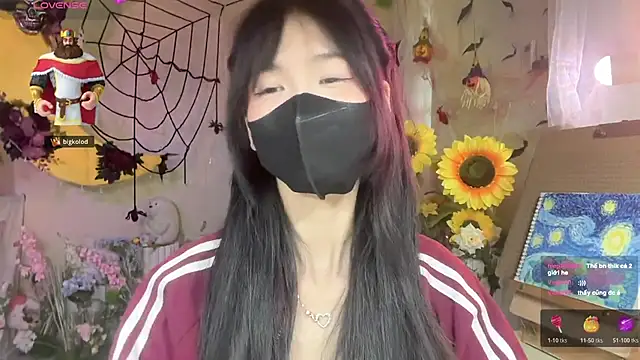 Snapshot of Your-Sunshine chatting on 10, 11, 2025 Your-Sunshine online show from 10, 11, 2025