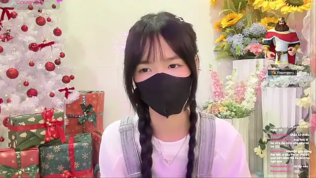 Snapshot of Your-Sunshine chatting on 17, 11, 2025 Your-Sunshine online show from 17, 11, 2025