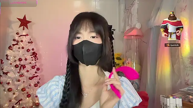 Snapshot of Your-Sunshine chatting on 5, 12, 2025 Your-Sunshine online show from 5, 12, 2025