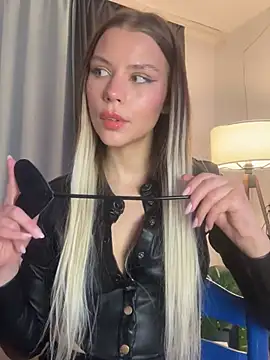 Snapshot of KittyKatyDream chatting on 10, 3, 2025 KittyKatyDream online show from 10, 3, 2025