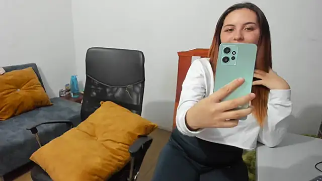 Snapshot of _girls_on_fire_ chatting on 14, 2, 2025 girls on fire online show from 14, 2, 2025