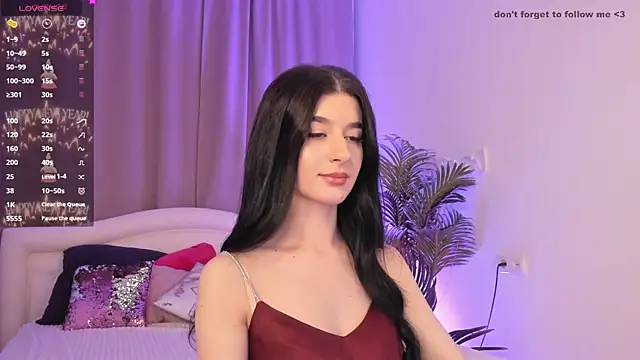 Snapshot of LauraCoy chatting on 4, 1, 2025 LauraCoy online show from 4, 1, 2025