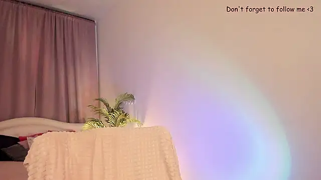Snapshot of LauraCoy chatting on 6, 2, 2025 LauraCoy online show from 6, 2, 2025