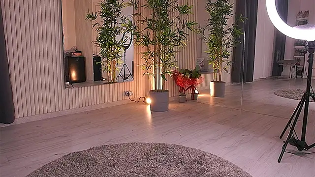 Abbela White online show from 4, 2, 2025