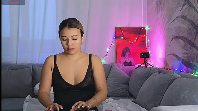 lily  foster online show from 30, 12, 2024