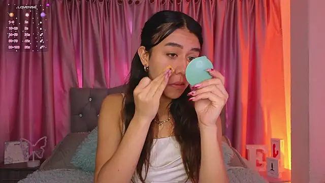 Snapshot of Emiily_Scott1 chatting on 27, 2, 2026 Emiily Scott1 online show from 27, 2, 2026