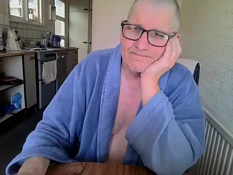 Snapshot of daddyflash chatting on 8, 4, 2026 daddyflash online show from 8, 4, 2026