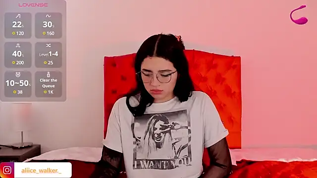 Snapshot of aliice_walker_ chatting on 23, 12, 2024 aliice walker online show from 23, 12, 2024