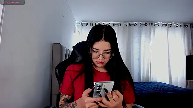 Snapshot of aliice_walker_ chatting on 6, 11, 2025 aliice walker online show from 6, 11, 2025