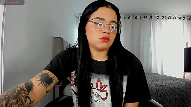 Snapshot of aliice_walker_ chatting on 16, 11, 2025 aliice walker online show from 16, 11, 2025