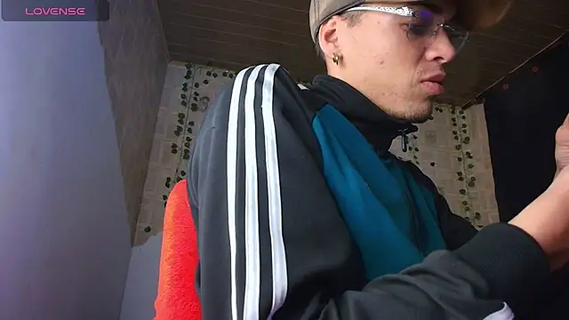 Snapshot of kisstarxxx chatting on 23, 9, 2025 kisstarxxx online show from 23, 9, 2025