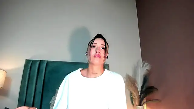 Snapshot of NoraDasilva chatting on 5, 3, 2026 NoraDasilva online show from 5, 3, 2026