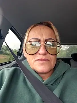 Isabellaa04 online show from 12, 5, 2026