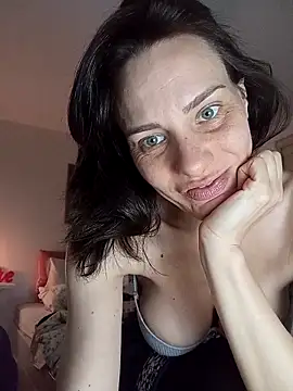 Snapshot of Emyly83 chatting on 12, 3, 2026 Emyly83 online show from 12, 3, 2026