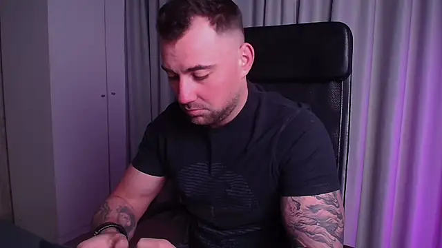 Snapshot of DuncanStone chatting on 10, 4, 2026 DuncanStone online show from 10, 4, 2026