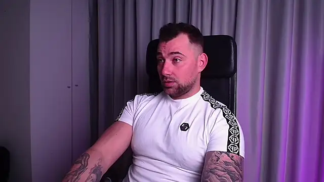 Snapshot of DuncanStone chatting on 12, 4, 2026 DuncanStone online show from 12, 4, 2026