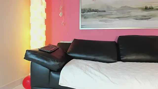 Snapshot of Tiffanysurez_ chatting on 19, 2, 2025 Tiffanysurez online show from 19, 2, 2025