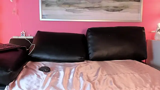Snapshot of Tiffanysurez_ chatting on 15, 3, 2025 Tiffanysurez online show from 15, 3, 2025