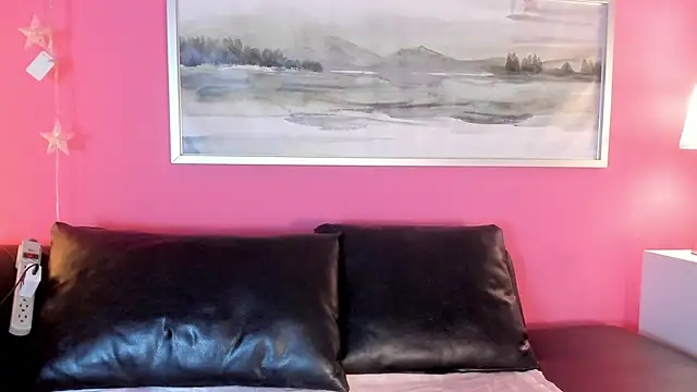 Tiffanysurez  online show from 21, 11, 2025