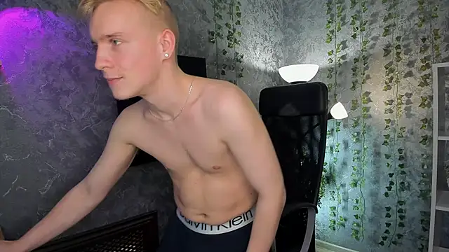 Snapshot of AlexxSweet chatting on 5, 1, 2025 AlexxSweet online show from 5, 1, 2025