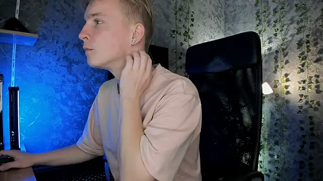 Snapshot of AlexxSweet chatting on 28, 9, 2025 AlexxSweet online show from 28, 9, 2025