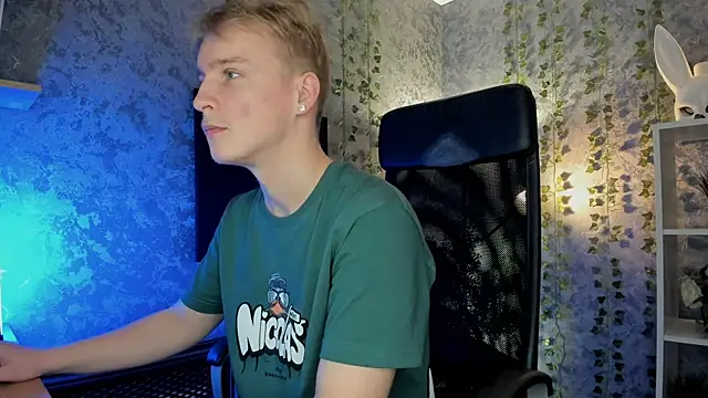 Snapshot of AlexxSweet chatting on 5, 10, 2025 AlexxSweet online show from 5, 10, 2025