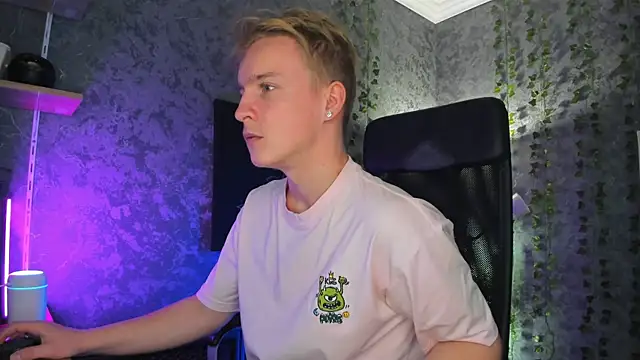 Snapshot of AlexxSweet chatting on 19, 10, 2025 AlexxSweet online show from 19, 10, 2025