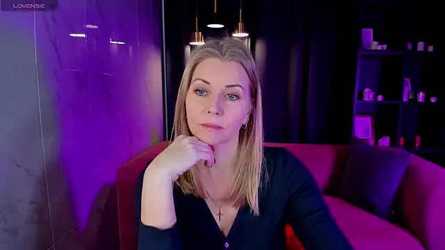 Snapshot of Annie_Light chatting on 4, 12, 2024 Annie Light online show from 4, 12, 2024