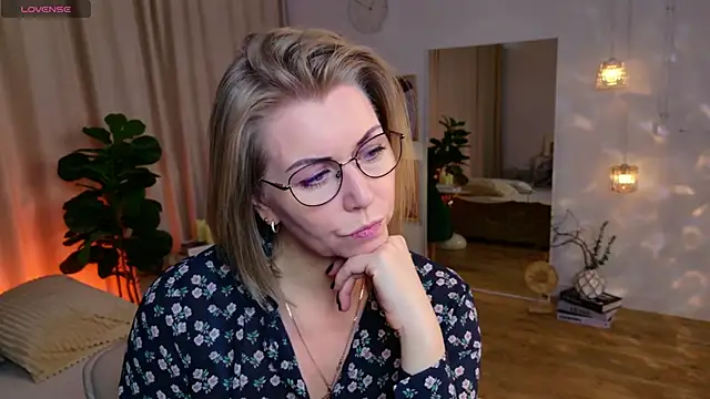 Annie Light online show from 7, 5, 2026