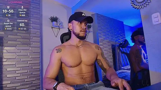 ARON TAYLER01 online show from 26, 6, 2026