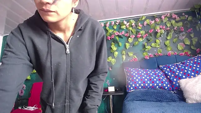 Snapshot of Samara_Beltran chatting on 18, 12, 2024 Samara Beltran online show from 18, 12, 2024