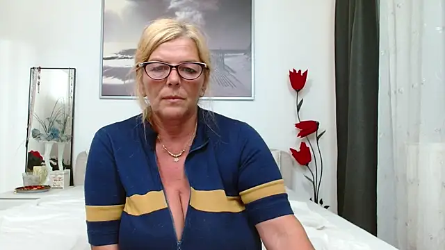 YulliaMilf online show from 17, 9, 2025