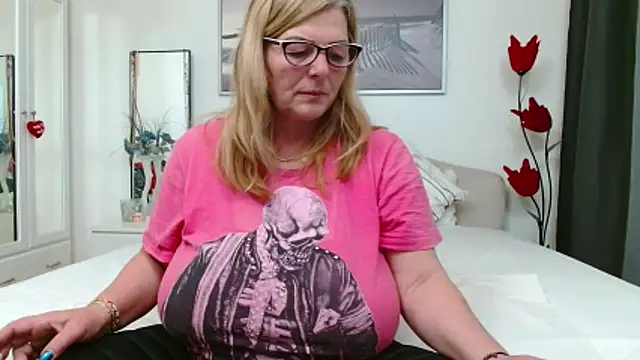 YulliaMilf online show from 4, 3, 2026