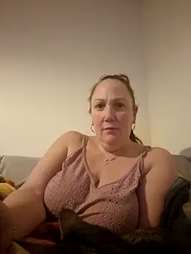 Wisie Cutie online show from 28, 1, 2025