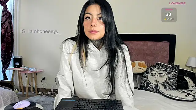 Snapshot of Thedollhoney chatting on 1, 4, 2026 Thedollhoney online show from 1, 4, 2026