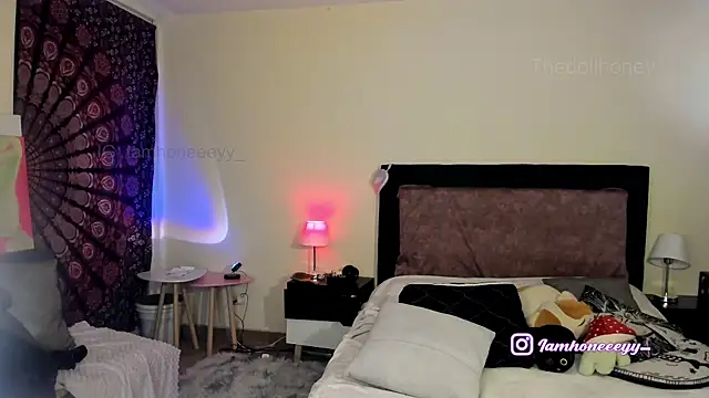 Thedollhoney online show from 23, 4, 2026