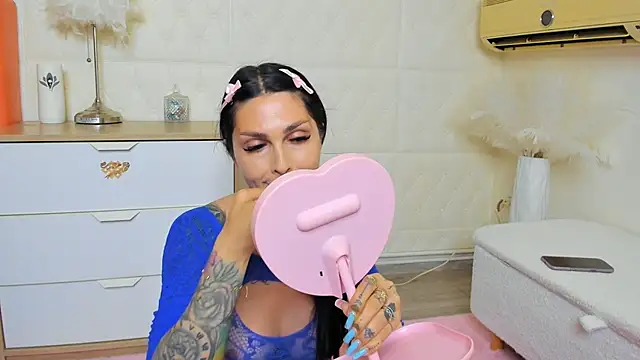 Snapshot of naughtycleo chatting on 4, 5, 2026 naughtycleo online show from 4, 5, 2026