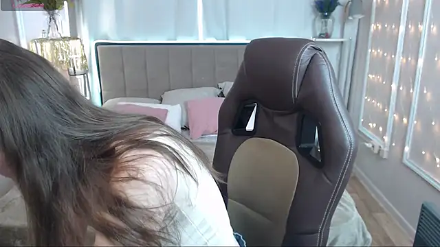 Snapshot of MollyBrams chatting on 3, 3, 2025 MollyBrams online show from 3, 3, 2025