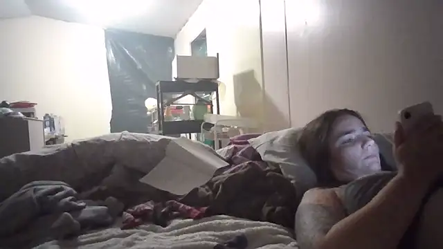 Snapshot of Emma-Rae chatting on 16, 4, 2026 Emma-Rae online show from 16, 4, 2026