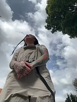 i am nina  online show from 27, 10, 2025