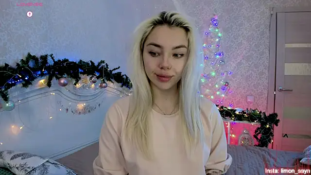 LillyMoure  online show from 15, 12, 2025