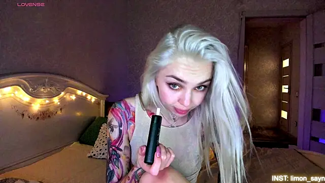 LillyMoure  online show from 11, 6, 2026
