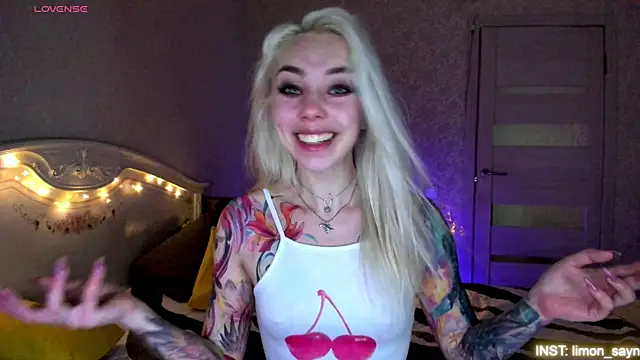 LillyMoure  online show from 20, 6, 2026