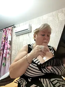 Snapshot of EffectFiona chatting on 4, 12, 2024 EffectFiona online show from 4, 12, 2024