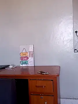 Prettybecs online show from 31, 12, 2024