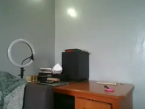 Prettybecs online show from 6, 10, 2025