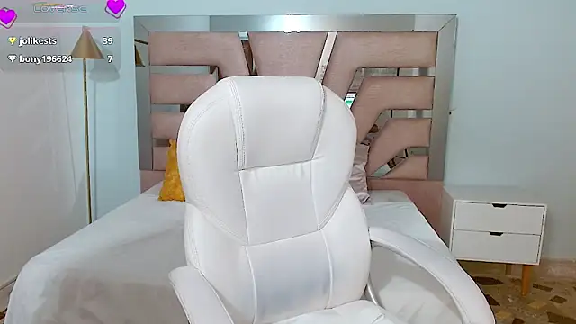 sophia hadid online show from 2, 12, 2024