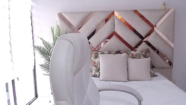 sophia hadid online show from 21, 3, 2025